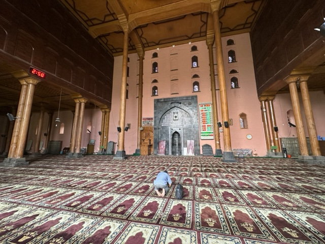 Największy meczet w Kaszmirze. Kolekcja własna