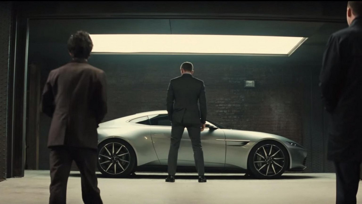 Daniel Craig i Aston Martin DB10 w filmie "Spectre"
