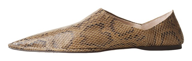 Behajtható sarkú balerinacipő 19995 Ft