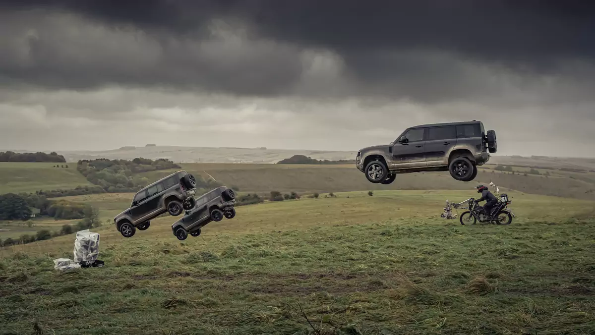 Nowy Land Rover Defender w filmie „Nie czas umierać”