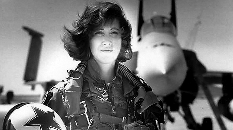 Tammie Jo 
Shults még 
vadászpilótaként,
25 évvel
ezelőtt/ Fotó: Northfoto