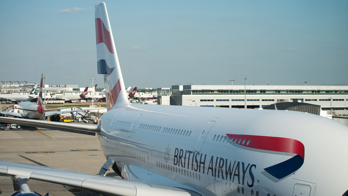 Dziś rano antyterroryści otoczyli samolot British Airways, stojący na płycie lotniska Charles De Gaulle w Paryżu i nakazali ewakuację pasażerów. Akcja związana była z pogróżkami, które otrzymano w związku z lotem, alarm okazał się jednak fałszywy.