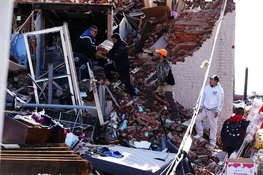 Tornada pogodila SAD - Mejfild, Kentaki