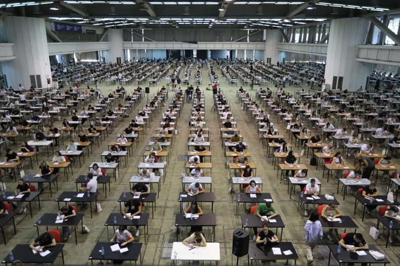 Studenti polažu prijemni ispit