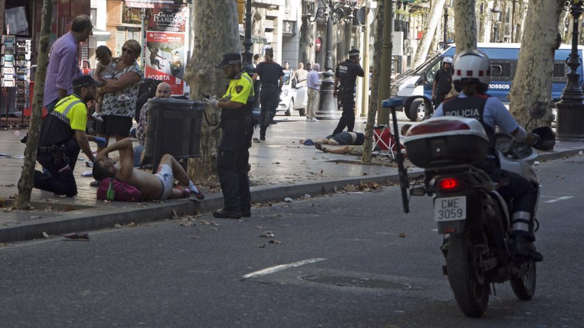 A van crashes into pedestrians in Barcelona