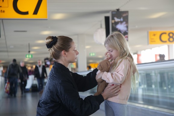Majka i ćerka IZBAČENE IZ AVIONA za Grčku zbog kršenja malo poznatog PRAVILA: "Mesecima smo štedeli za to putovanje"