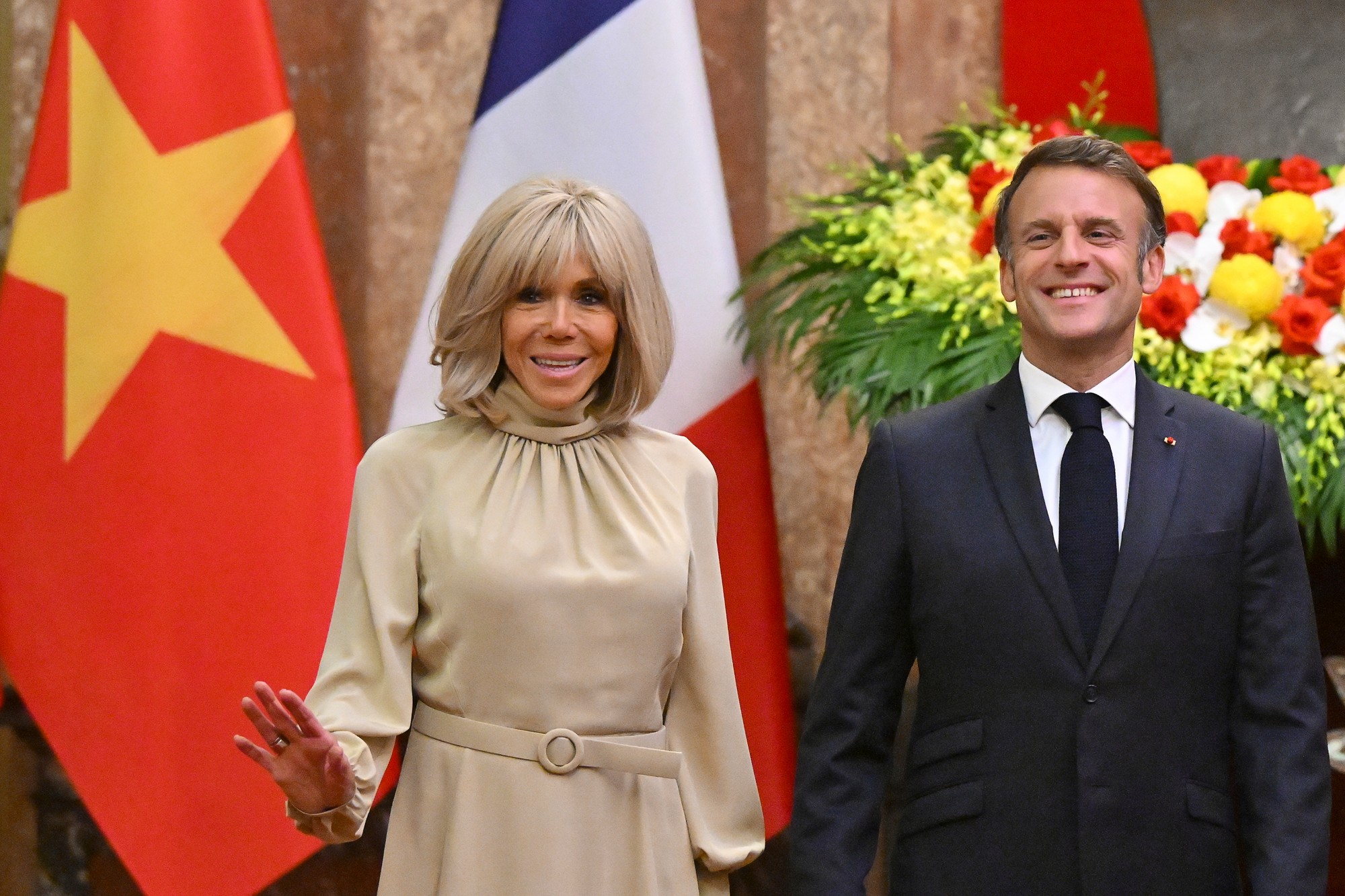 Francúzsky prezident Emmanuel Macron a jeho manželka Brigitte.