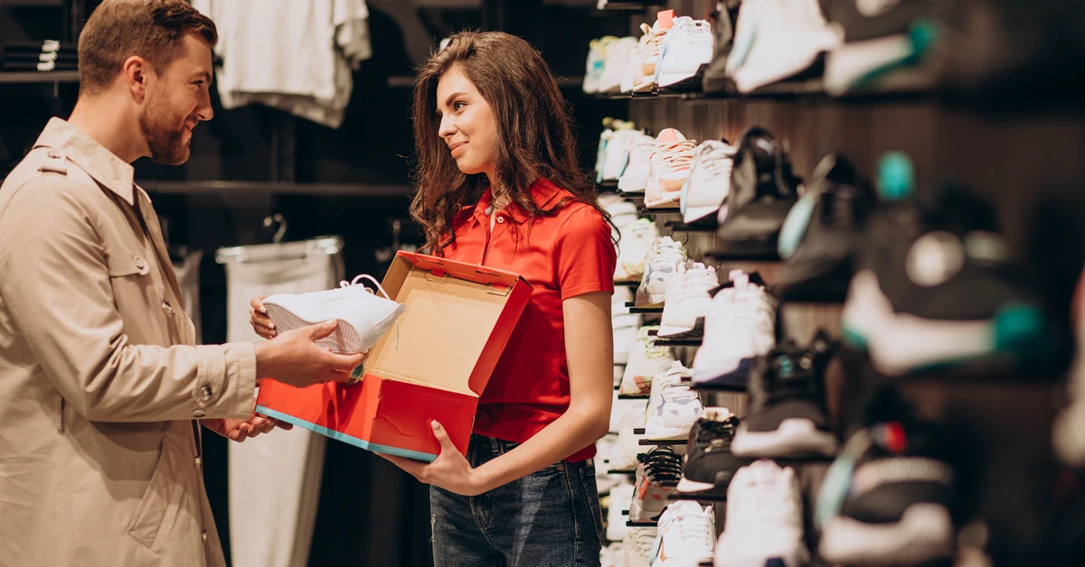 100 zł za samo przymierzenie butów? Popularny sklep wprowadza zasady, które wywołały burzę