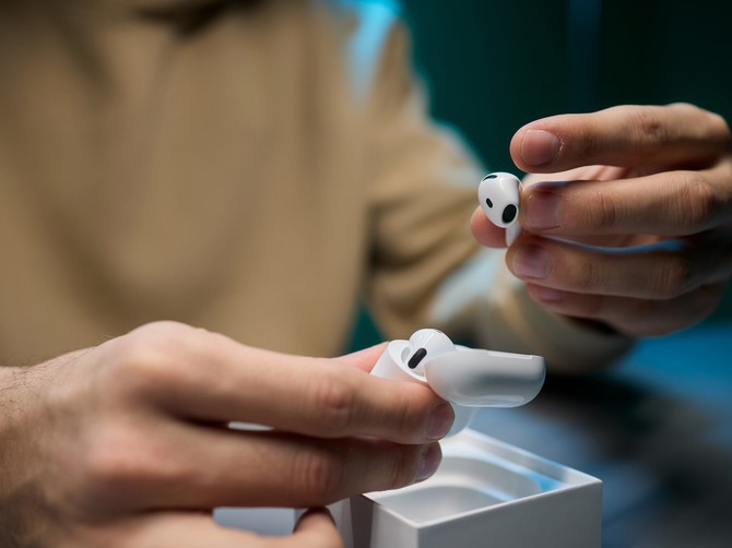 Doktori upozoravaju na upotrebu slušalica tokom leta! Ove probeleme izazivaju