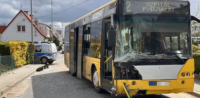 Groźny wypadek w Bartoszycach. Radiowóz zderzył się z autobusem. Są ranni [ZDJĘCIA]