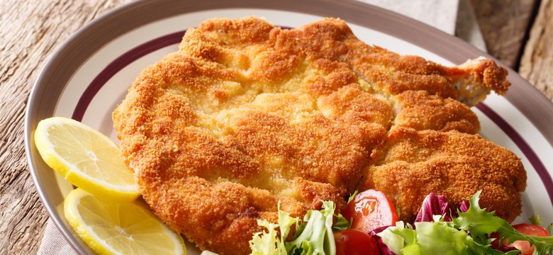 Pyszny obiad na sobotę. Podajemy przepis, Ty gotujesz. Złocisty, chrupiący kotlet z Mediolanu