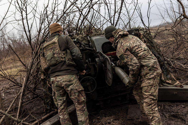 Ukraińscy żołnierze w okolicach Bachmutu, obwód doniecki, Ukraina, 18 listopada 2023 r.