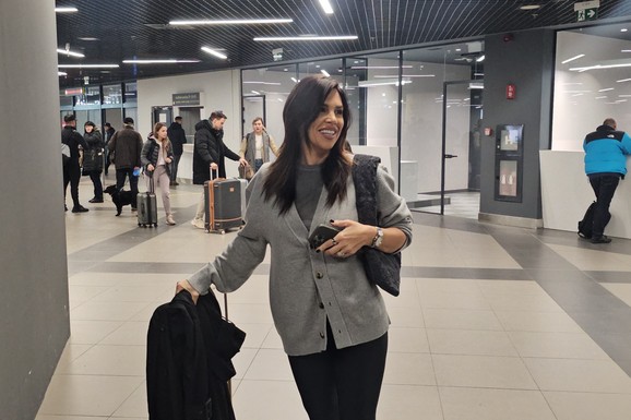 KUĆA U STAKLU, A U DVORIŠTU BAZEN Naša pevačica (42) sagradila dom na Kosmaju, uložila 80.000 evra - ovde uživa daleko od buke