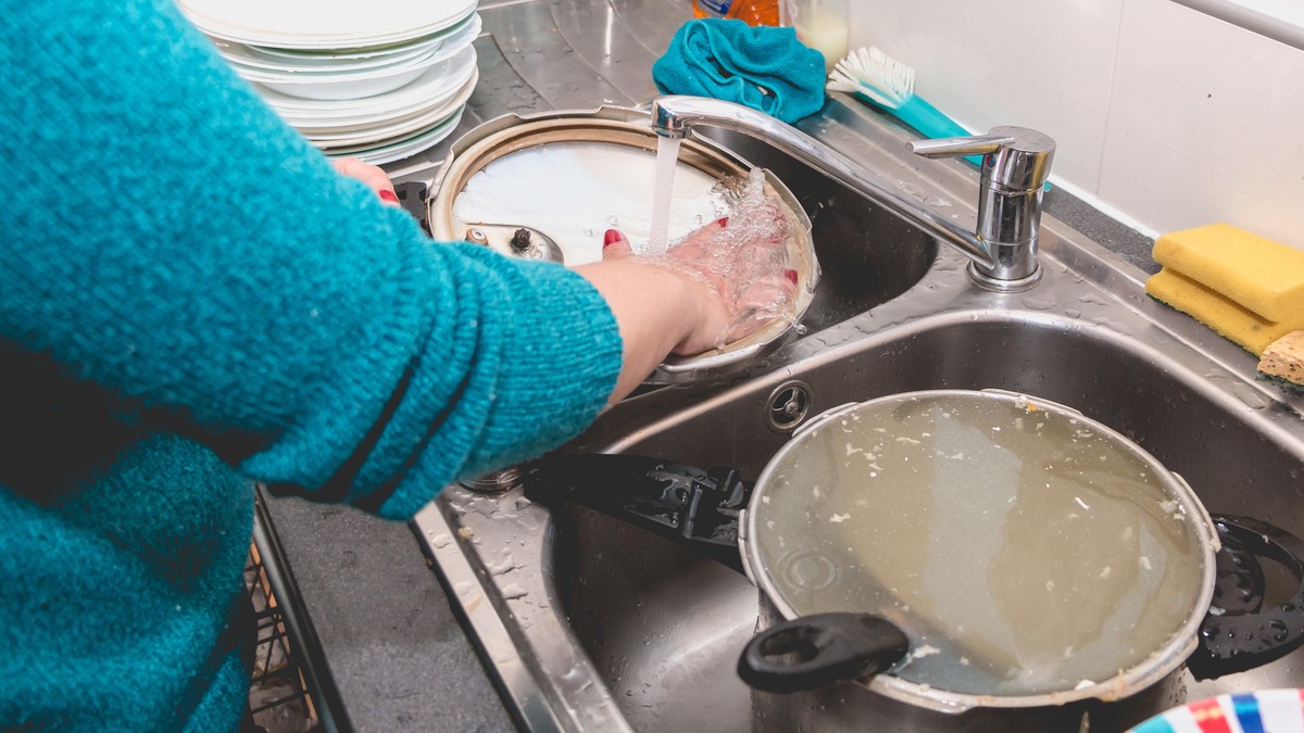 Kad ste gost, ponudite da operete sudove samo u ova tri slučaja: Sve ostalo se smatra uvredom