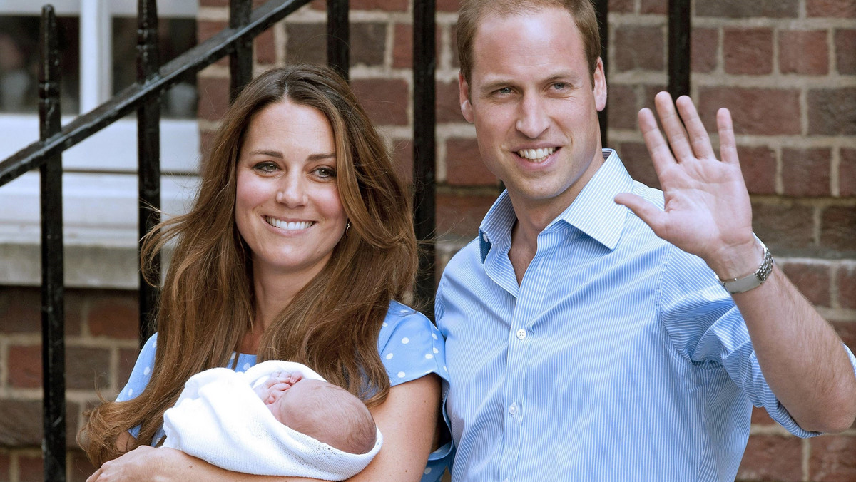 Kate Middleton i książę William z synem Georgem w 2013 r.