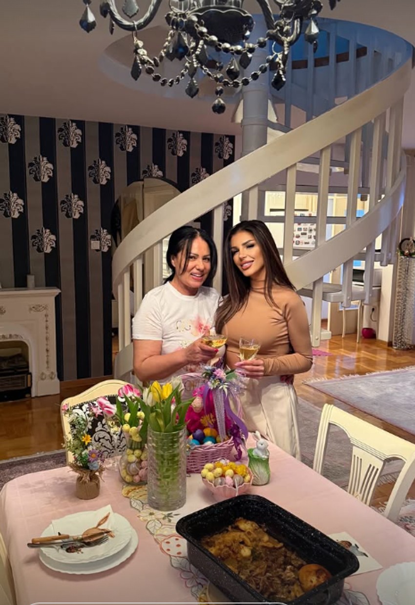 Ena Čolić, Uskrs kod Zlate