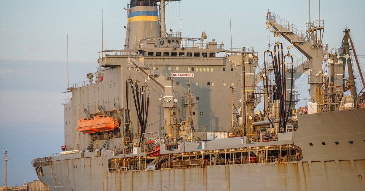 錆びた米国の船が海に浮かんでいる。これは海軍の「沈黙の敵」です
