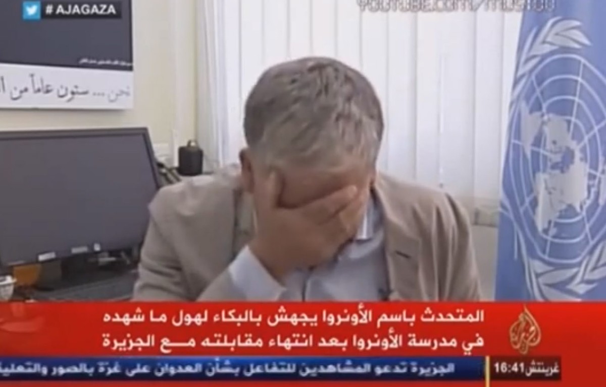 Chris Gunness, wysłannik ONZ w Strefie Gazy, płacze po wywiadzie dla Al-Jazeery