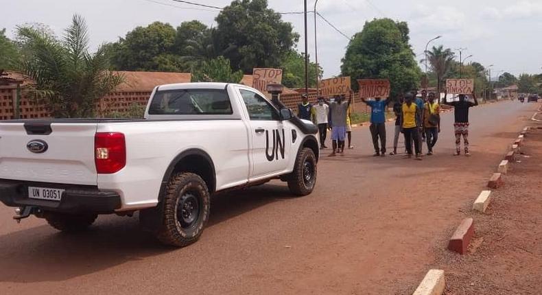 Young people stopped a UN vehicle to express their protest