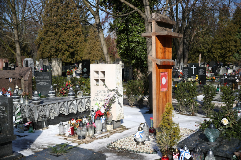 Grób Jerzego Nowosielskiego w Alei Zasłużonych na cmentarzu Rakowickim w Krakowie