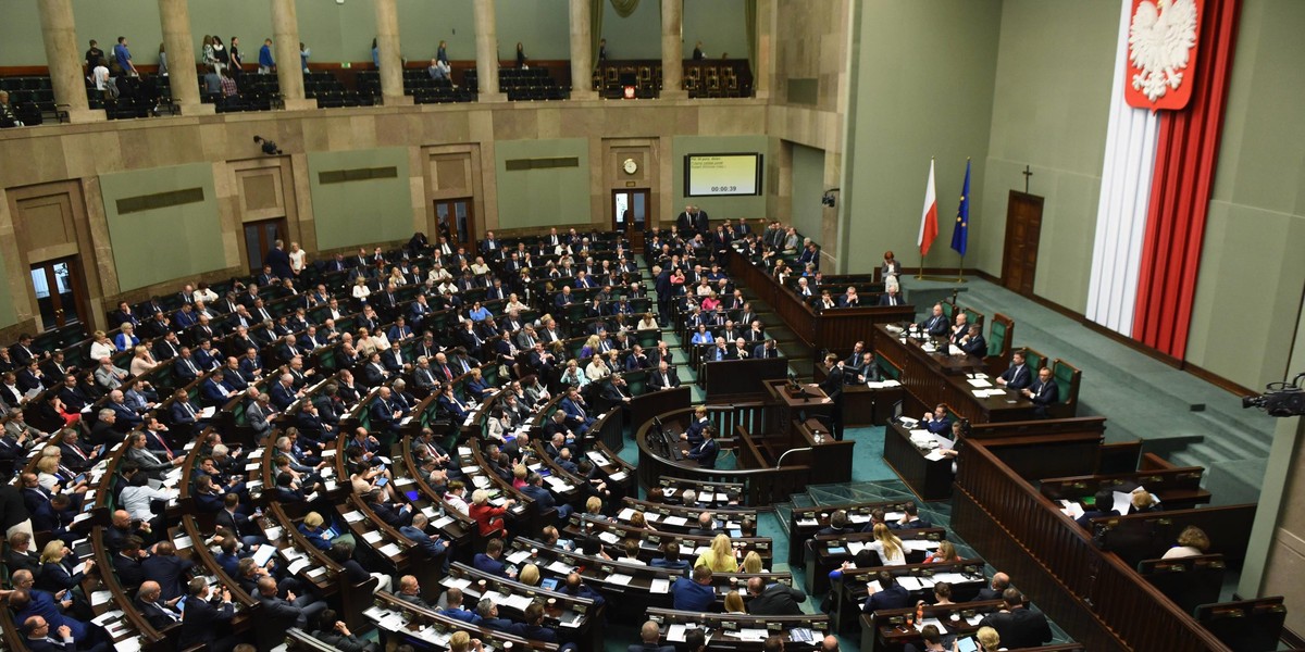 Kuriozalne obrady w Sejmie ws. TK. "Wstyd i hańba!"