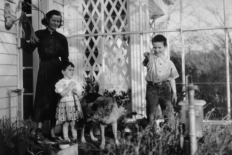 Rodzina  Roberta Oppenheimera: żona Katherine, córka Katherine i syn Peter