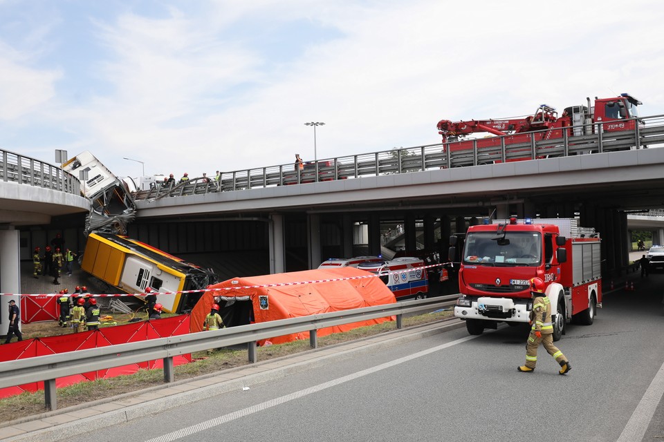 Wypadek autobusu na trasie S8 w Warszawie