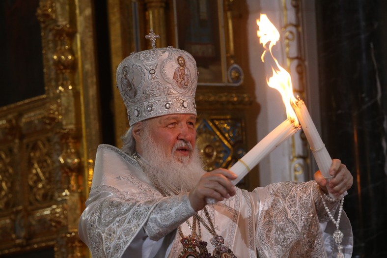 Patriarcha Cyryl podczas prawosławnego nabożeństwa wielkanocnego w katedrze Chrystusa Zbawiciela w Moskwie, 8 kwietnia 2018 r.