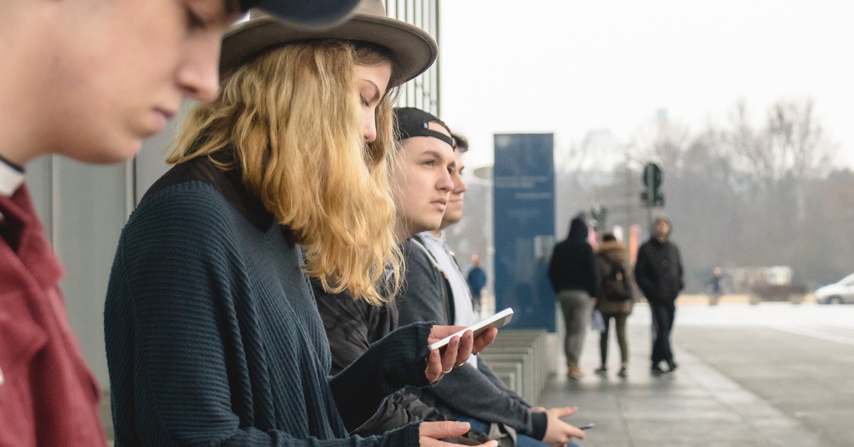Młodzi coraz częściej weryfikują informacje dzięki chata GPT i uznają, iż podaje prawdę [BADANIE]