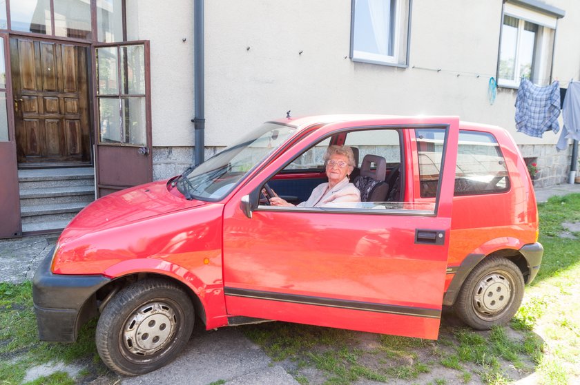 Ma 92 lata i nadal jeździ autem