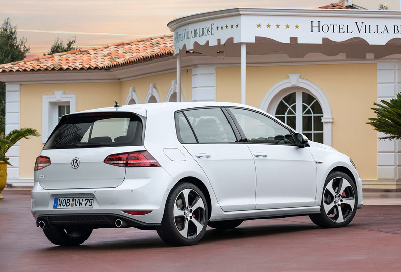 Volkswagen Golf GTI MK7 (2012) 