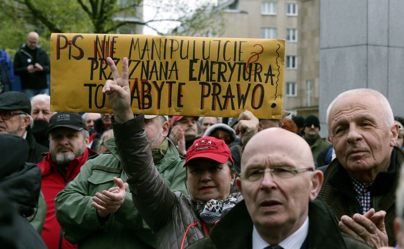 Demonstracja Federacji Stowarzyszeń Słub Mundurowych