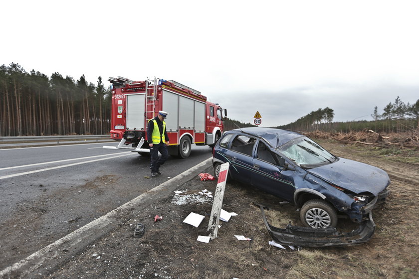 Opel dachował pod Zieloną Górą