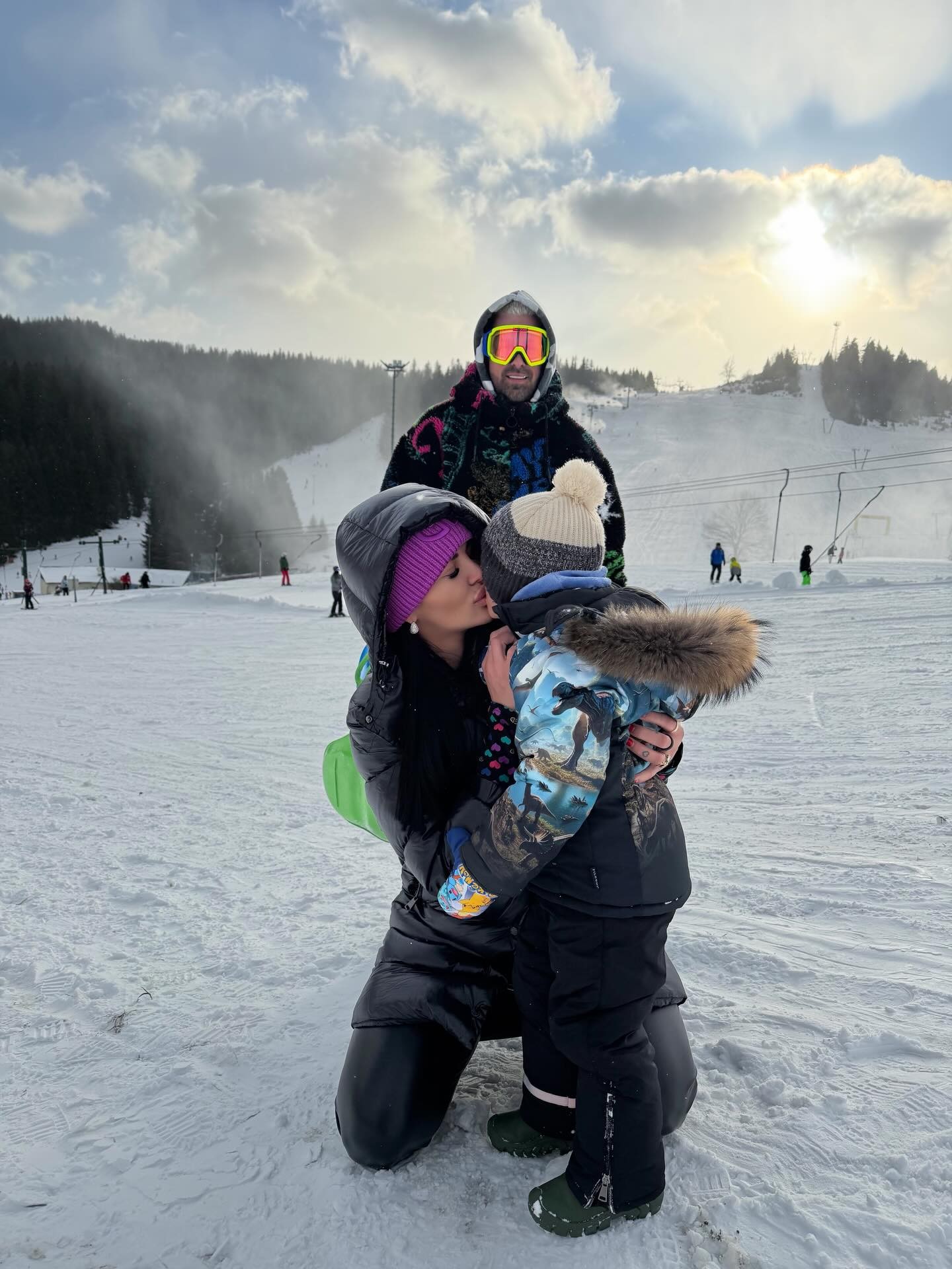 Podnikateľka a influencerka Zuzana Strausz Plačková, jej manžel René Strausz a ich synček Dion.  