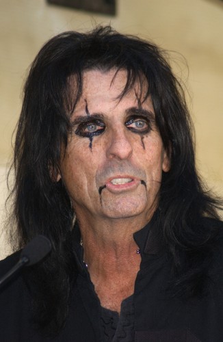 Alice Cooper uhonorowany gwiazdą na Hollywood Walk of Fame – grudzień 2003 roku