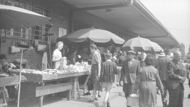 PRL bez Google'a. QUIZ zdradzi, ile tak naprawdę wiesz o codzienności w PRL-u