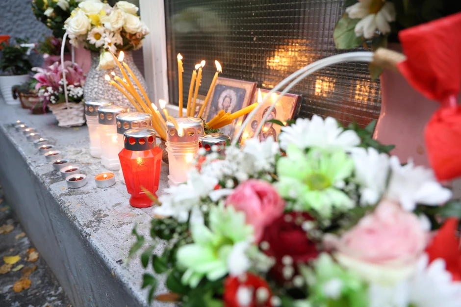 Sveće za ubijenu decu