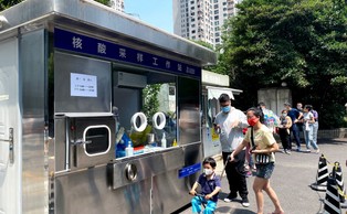 Chiny znów w objęciach COVID-19. Liczba zachorowań rośnie