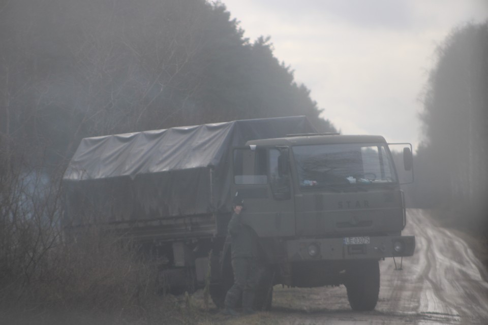 Wojskowy Star przy polsko-białoruskiej granicy w strefie zamkniętej, woj. podlaskie, 17.12.2021.