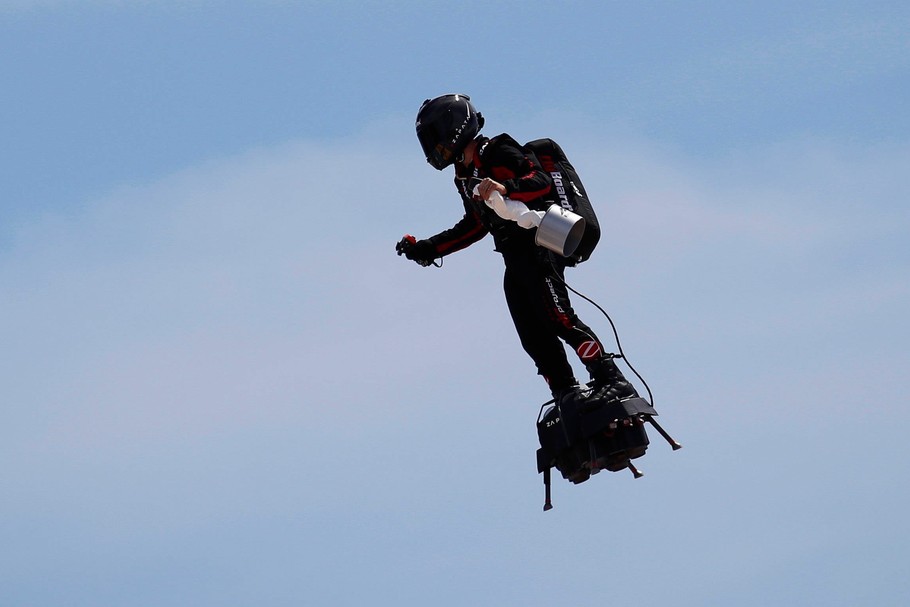 Franky Zapata na flyboardzie