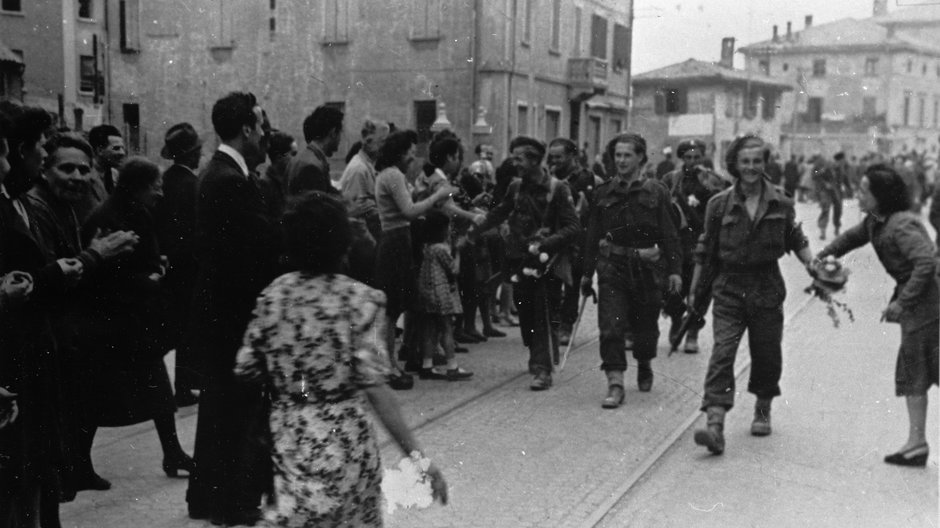 Polscy żołnierze wkraczają do Bolonii (21.04.1945 r.)