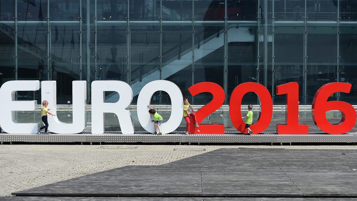 W Białymstoku nie będzie strefy kibica Euro 2016, więc mecze na dużym ekranie będzie można obejrzeć jedynie w kilku białostockich pubach. Turniej we Francji rozpocznie się w piątek (10 czerwca). Reprezentacja Polski swój pierwszy grupowy pojedynek rozegra w niedzielę (12 czerwca). Sprawdź, gdzie w Białymstoku można obejrzeć na żywo mecze piłkarskich Mistrzostw Europy.