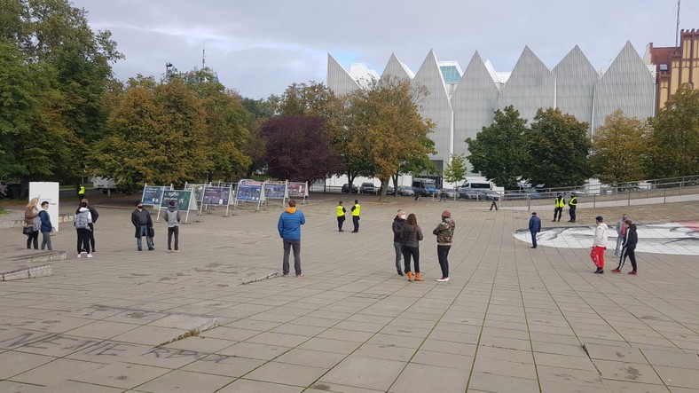 Protestujący w Szczecinie przeciwko zamknięciu sali gimnastycznej