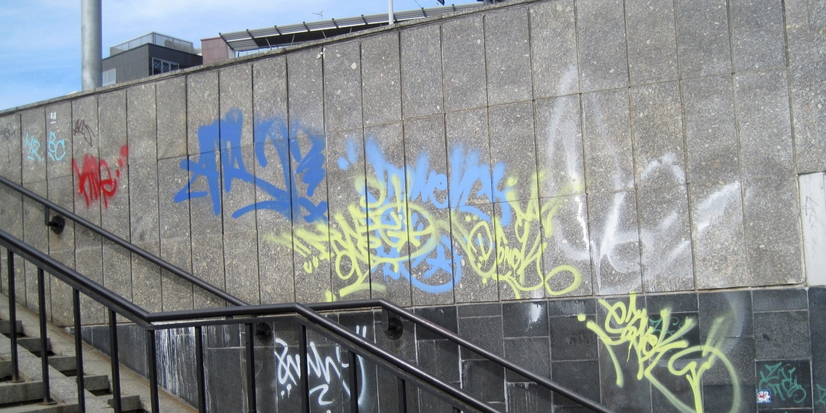 graffiti w przejściach podziemnych 