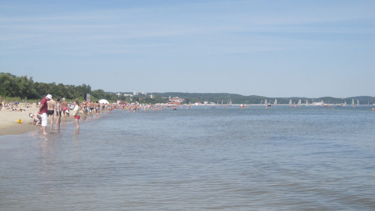 Siedem kąpielisk w Gdańsku, cztery w Gdyni i popularna plaża w Sopocie - Trójmiasto dla wielu turystów, ale także dla sporej liczby mieszkańców, to przede wszystkim wygrzewanie na piasku i kąpiele w Zatoce Gdańskiej. Czy na trójmiejskich kąpieliskach możemy czuć się bezpiecznie?