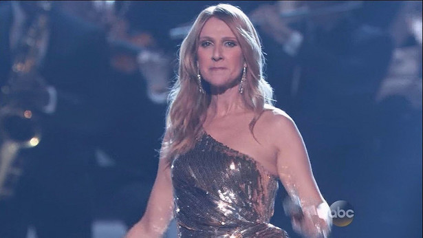 Céline Dion wzruszona do łez: Przedstawienie musi trwać [WIDEO]