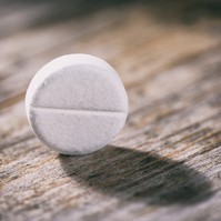 Acetilszalicilsav: idősebb korban nem várt következményt is okozhat?