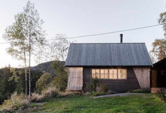 Wygląda jak z początku XX wieku. Górska chatka w Norwegii