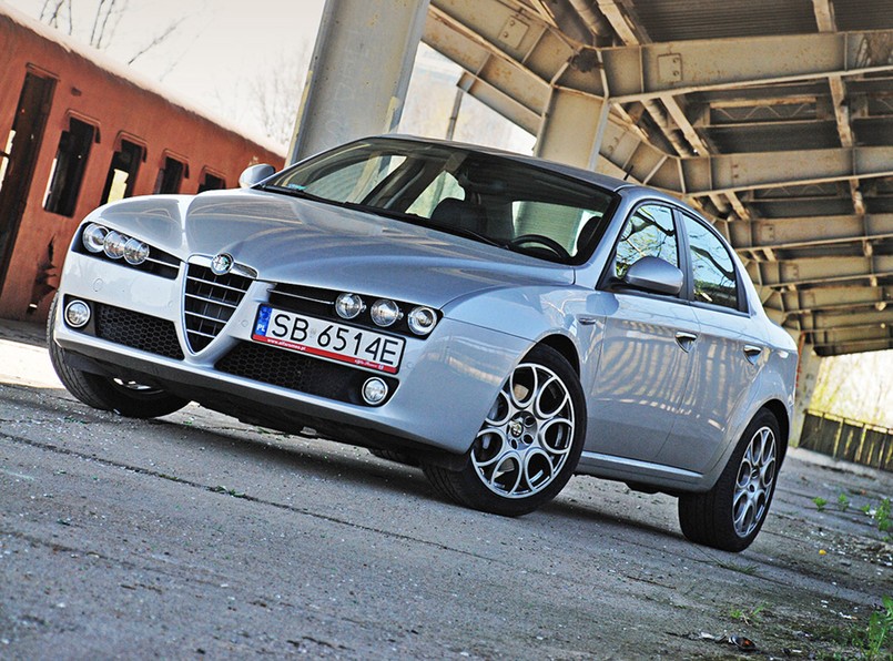 Alfa romeo 159 z nowym 200 konnym turbobenzynowym silnikiem 1750 TBi