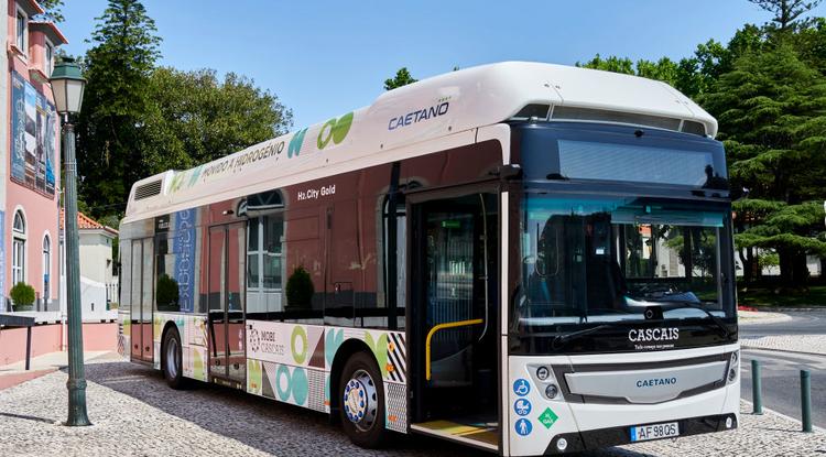 Hidrogén-üzemanyagcellás busz Spanyolországban.